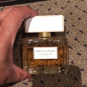 Dahlia Divin Givenchy